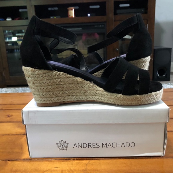 Petite Women’s Heels & Wedge Size 4 - Picture 3 of 3